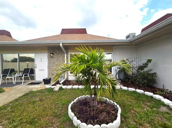 a view of a house with a yard