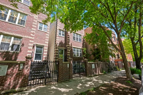 $400,000 | 2710 West Haddon Avenue, Unit 2, Chicago, IL 60622