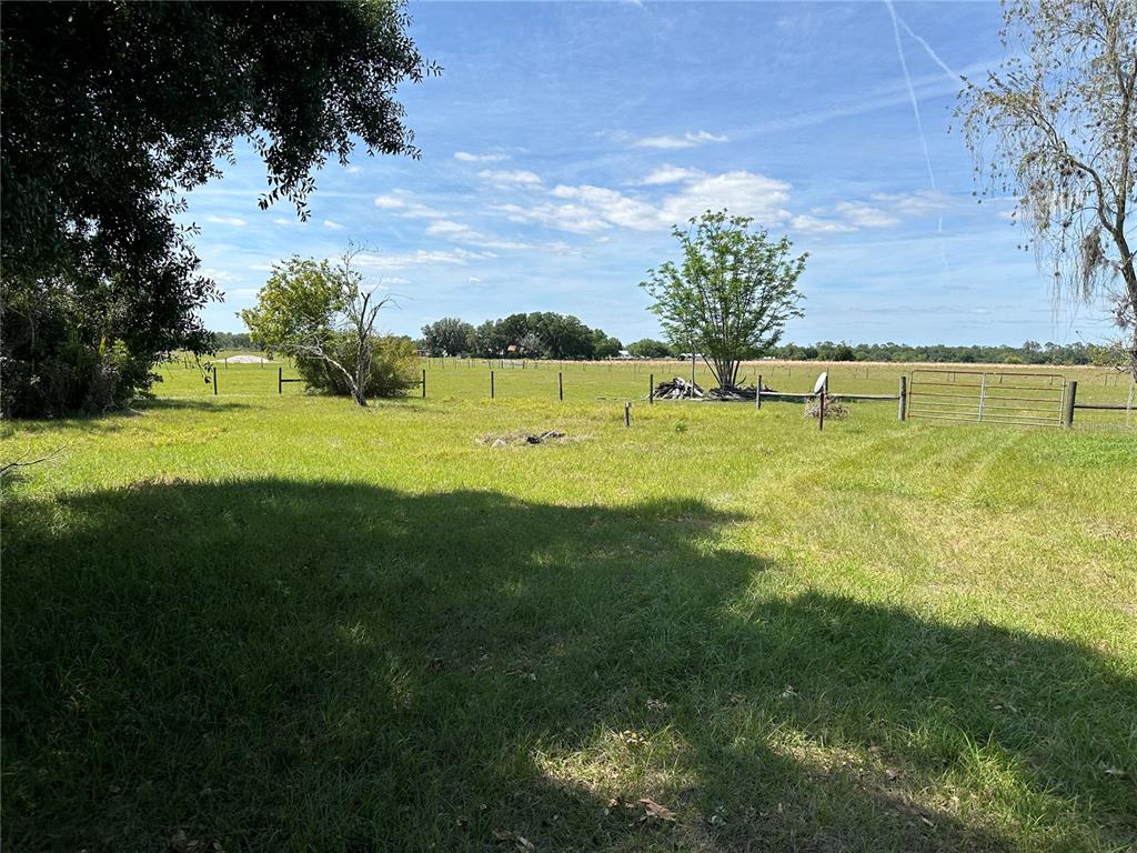 4090 Carlton Road Sarasota, FL 34240 - Photo 4 of 11