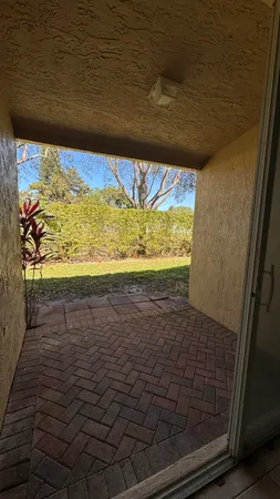 $2,900 | 6422 Park Lake Circle, Boynton Beach, FL 33437