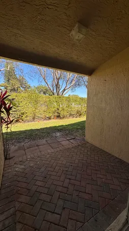 $2,900 | 6422 Park Lake Circle, Boynton Beach, FL 33437