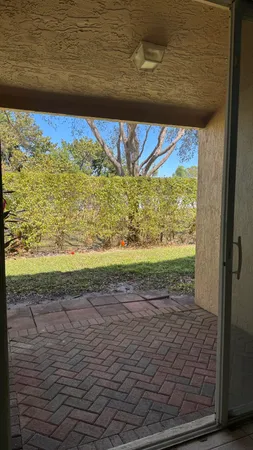 $2,900 | 6422 Park Lake Circle, Boynton Beach, FL 33437