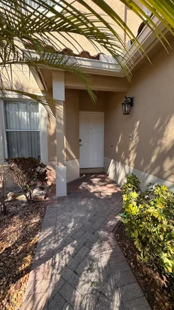 $2,900 | 6422 Park Lake Circle, Boynton Beach, FL 33437