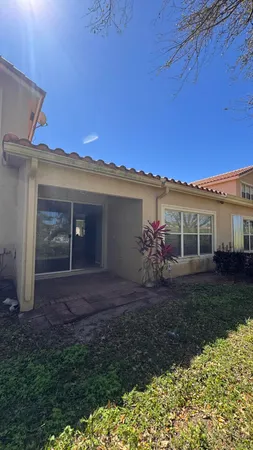 $2,900 | 6422 Park Lake Circle, Boynton Beach, FL 33437
