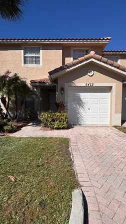 $2,900 | 6422 Park Lake Circle, Boynton Beach, FL 33437