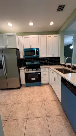 $2,900 | 6422 Park Lake Circle, Boynton Beach, FL 33437