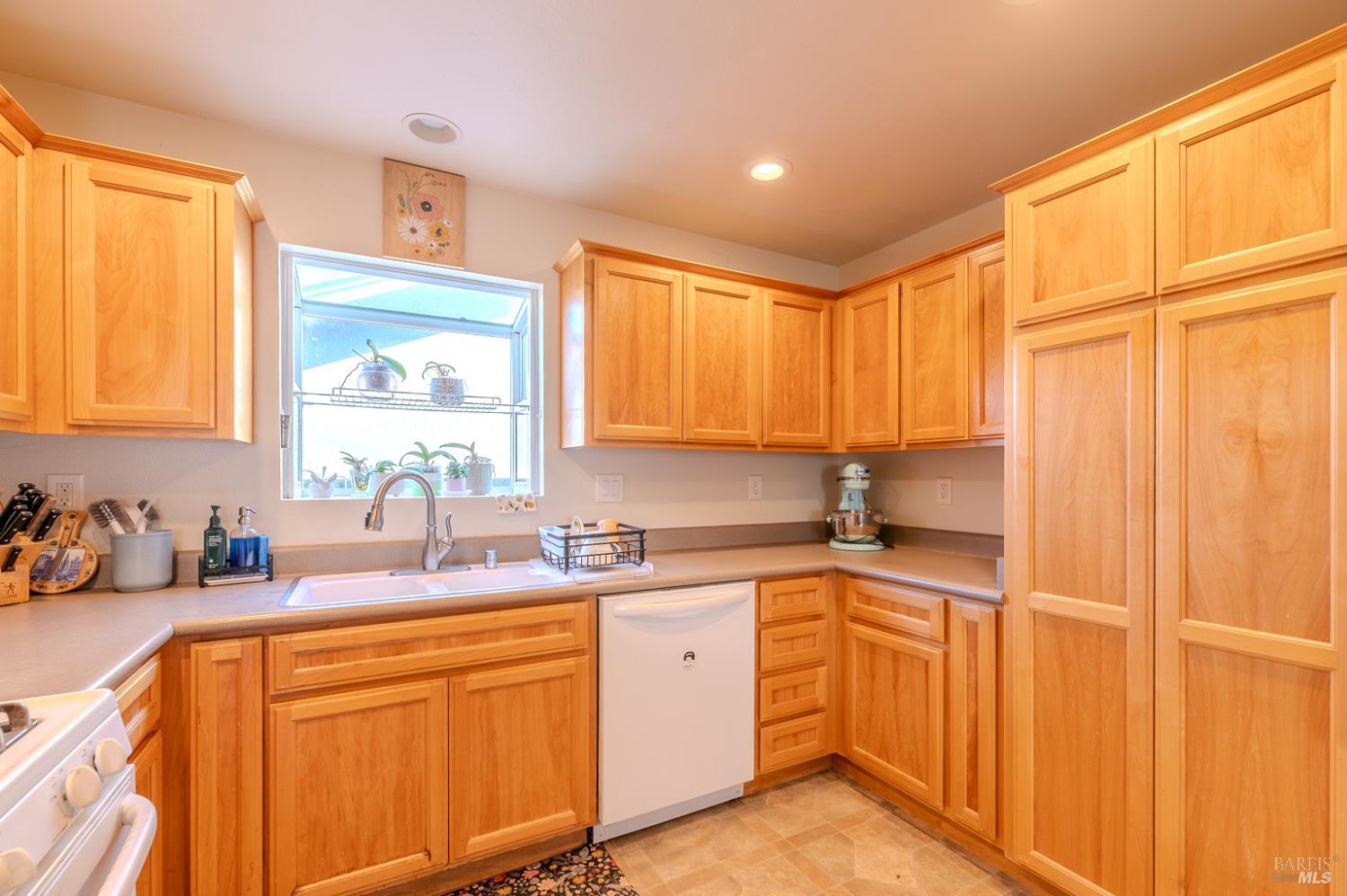 822 Jack London Drive Santa Rosa, CA 95409 - Photo 12 of 31