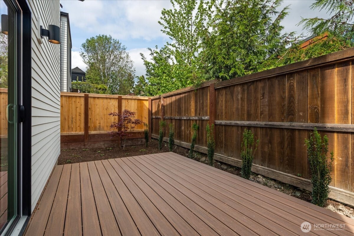 4120 Burke Avenue North Seattle, WA 98103 - Photo 20 of 27