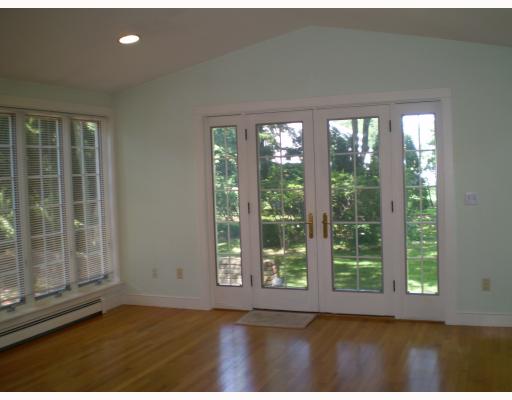 88 Ferry Road Bristol, RI 02809 - Photo 3 of 8 Den/Family/Great Room.