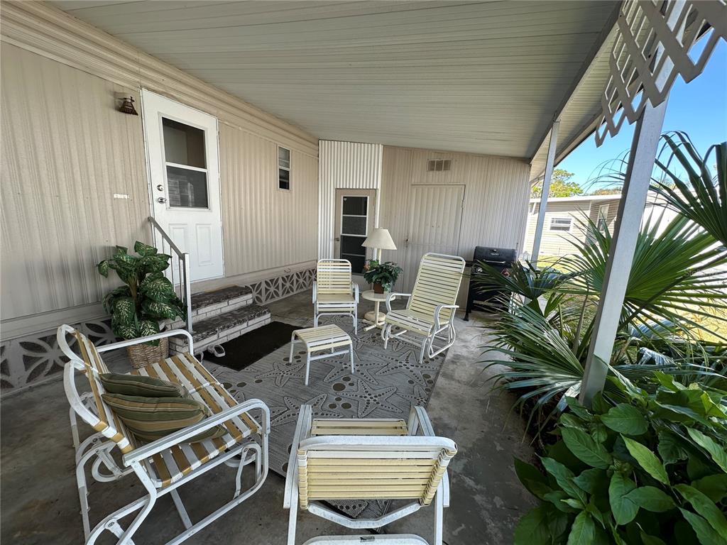 5800 Forsythia Road Venice, FL 34293 - Photo 15 of 27 a backyard of a house with seating space