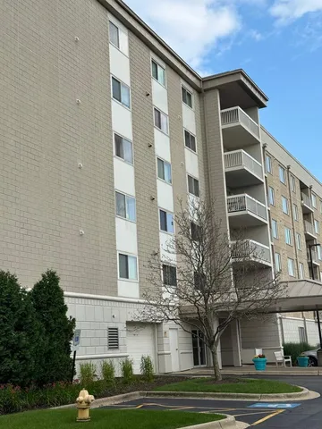 $2,300 | 2020 St Regis Drive, Unit 607, Lombard, IL 60148