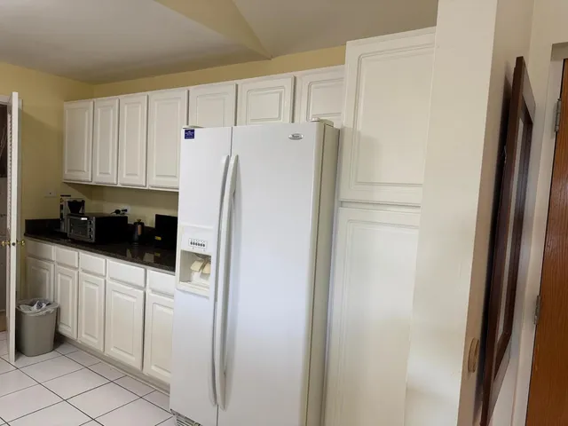 $2,300 | 2020 St Regis Drive, Unit 607, Lombard, IL 60148