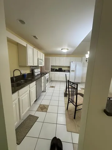 $2,300 | 2020 St Regis Drive, Unit 607, Lombard, IL 60148