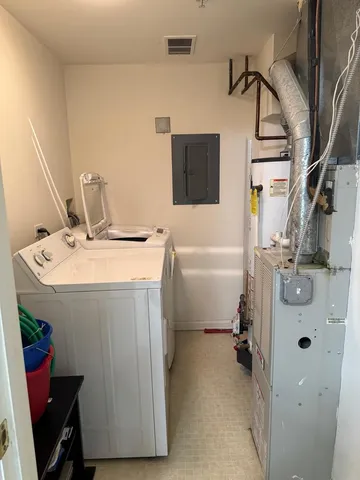 $2,300 | 2020 St Regis Drive, Unit 607, Lombard, IL 60148