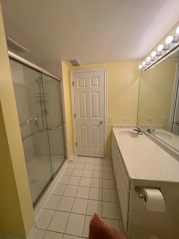 $2,300 | 2020 St Regis Drive, Unit 607, Lombard, IL 60148