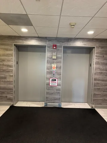 $2,300 | 2020 St Regis Drive, Unit 607, Lombard, IL 60148