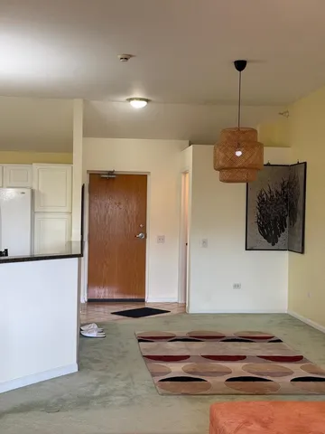 $2,300 | 2020 St Regis Drive, Unit 607, Lombard, IL 60148