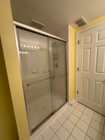 $2,300 | 2020 St Regis Drive, Unit 607, Lombard, IL 60148