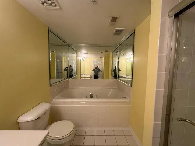 $2,300 | 2020 St Regis Drive, Unit 607, Lombard, IL 60148