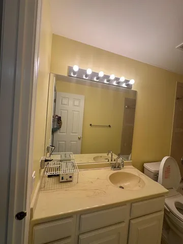 $2,300 | 2020 St Regis Drive, Unit 607, Lombard, IL 60148