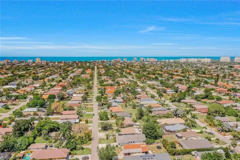 $995,000 | 771 104th Avenue North, Naples, FL 34108