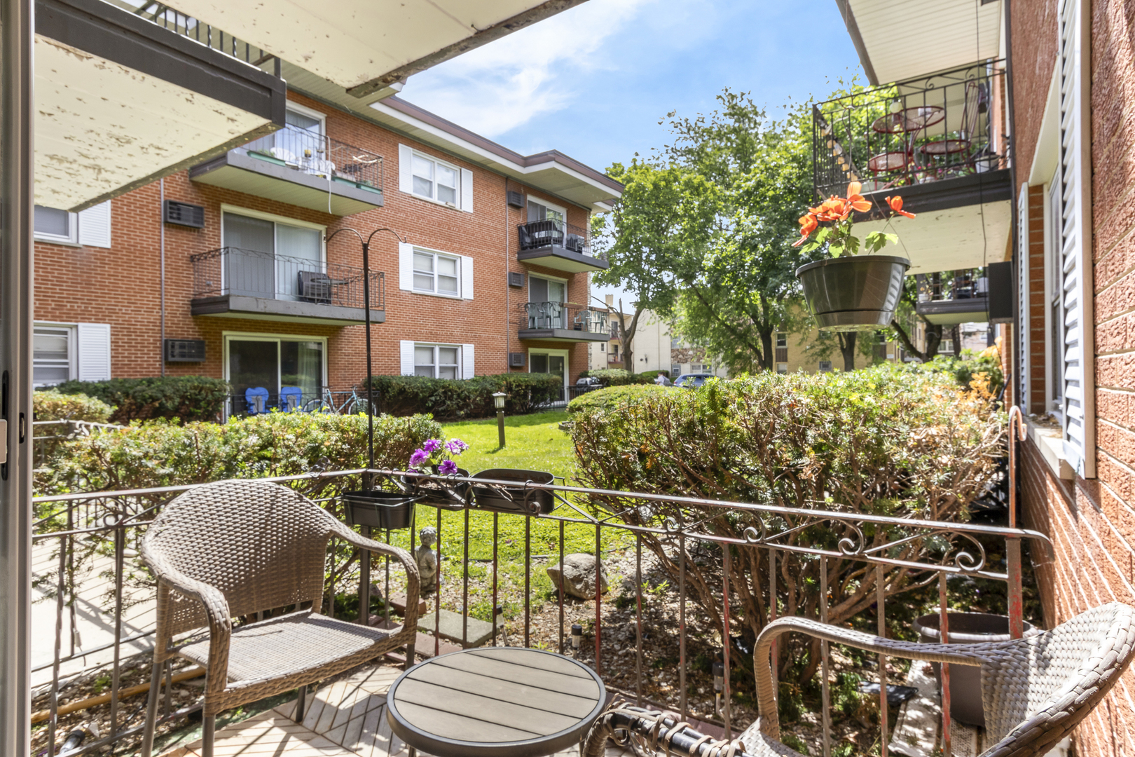 4229 North Keystone Avenue, Unit 1F Chicago, IL 60641 - Photo 2 of 21