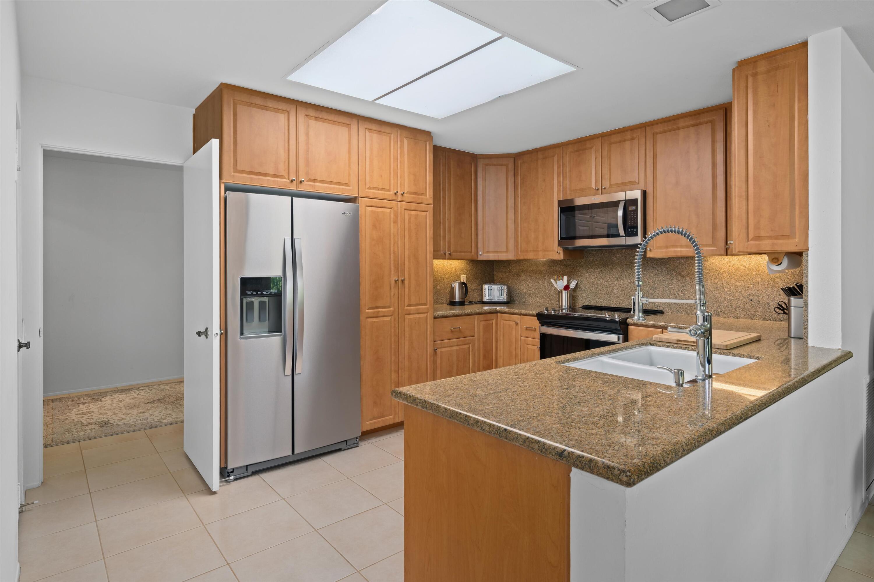 1 Barnard Court Rancho Mirage, CA 92270 - Photo 7 of 32 24-Photo-24