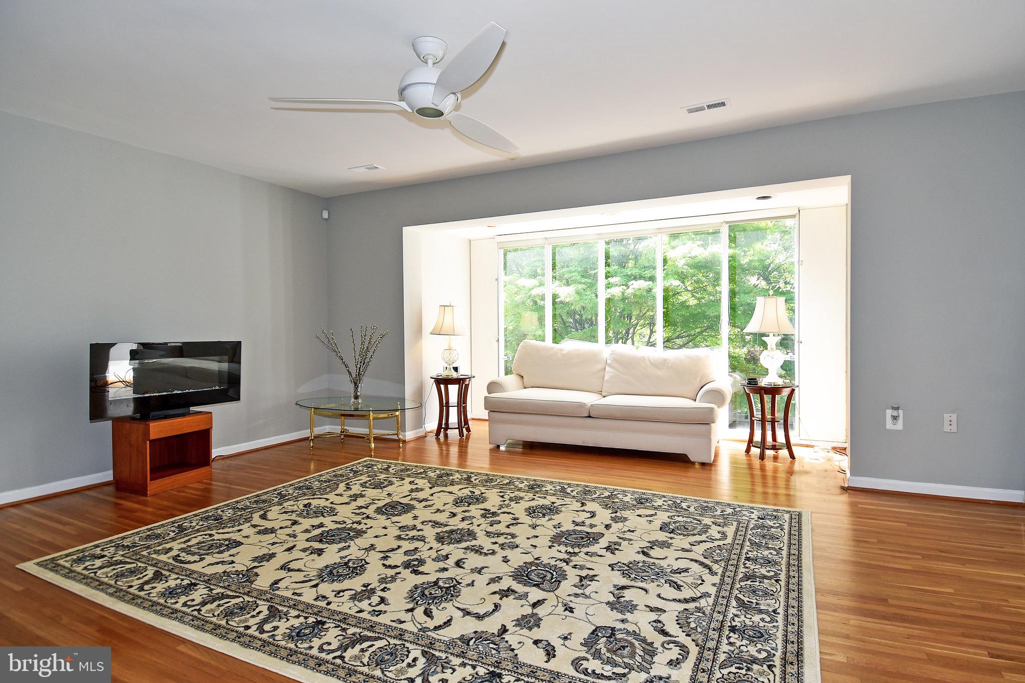 606 H Street Southwest Washington, DC 20024 - Photo 20 of 50 Living Room
