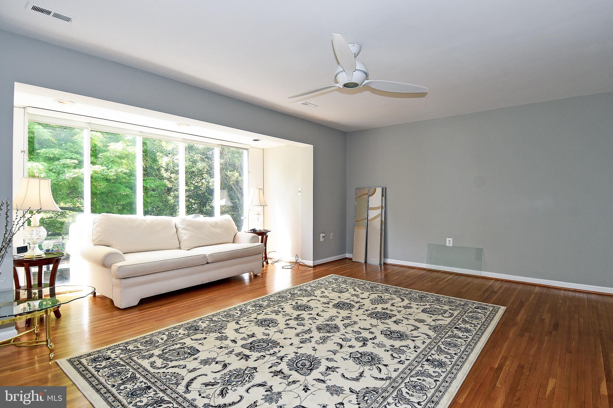606 H Street Southwest Washington, DC 20024 - Photo 21 of 50 Living Room