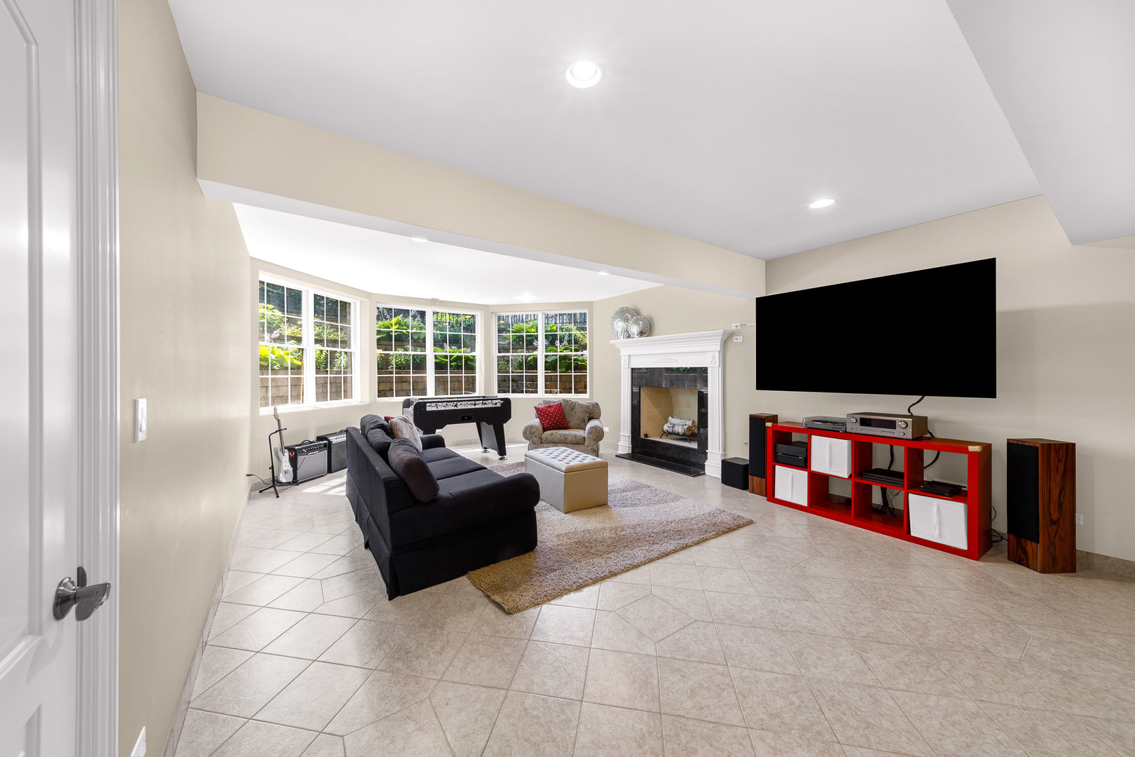 2235 Covert Road Glenview, IL 60025 - Photo 29 of 35 a living room with furniture and a flat screen tv