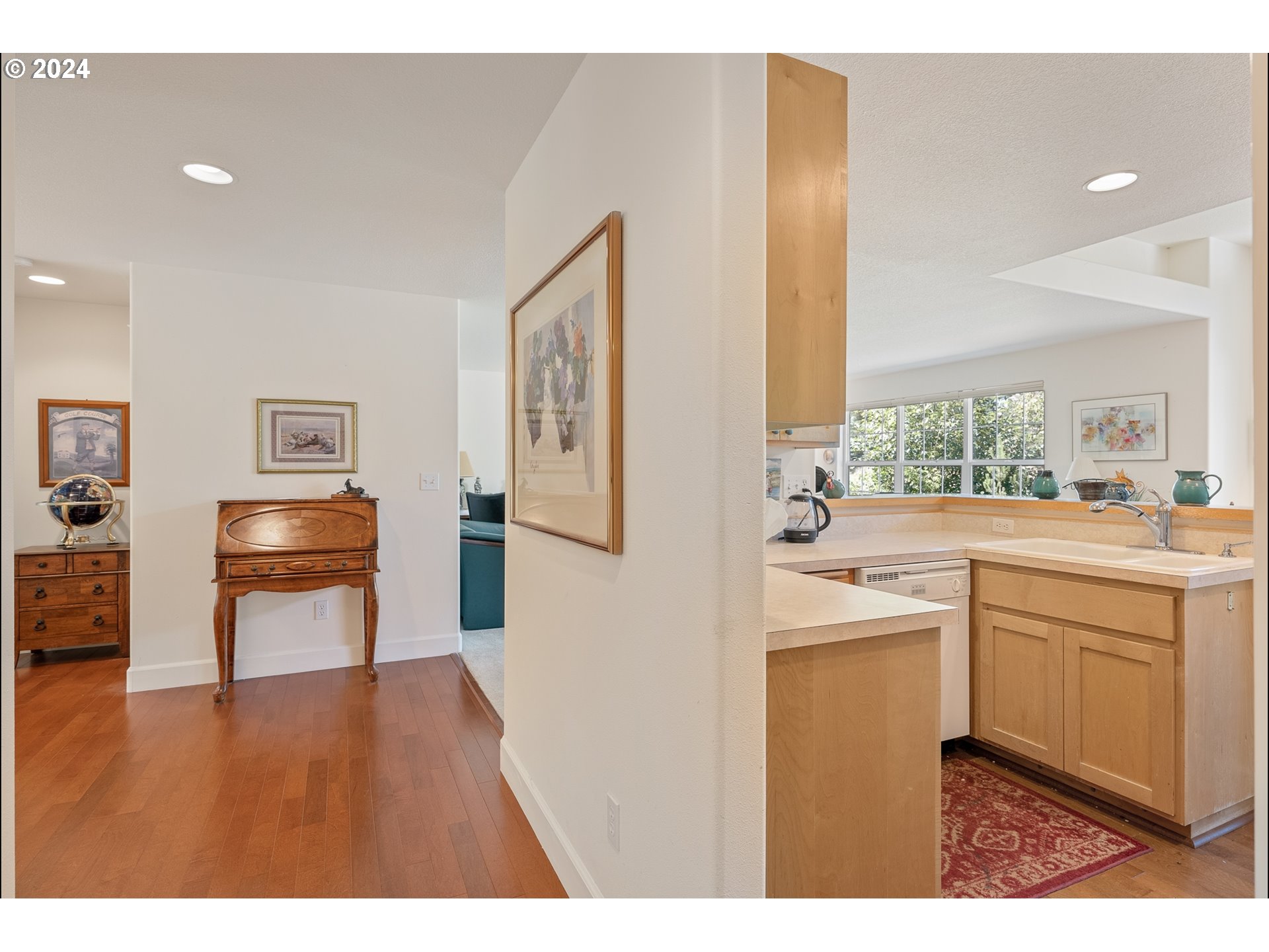 3 Waterford Downs Florence, OR 97439 - Photo 23 of 46 a open kitchen with sink microwave and refrigerator