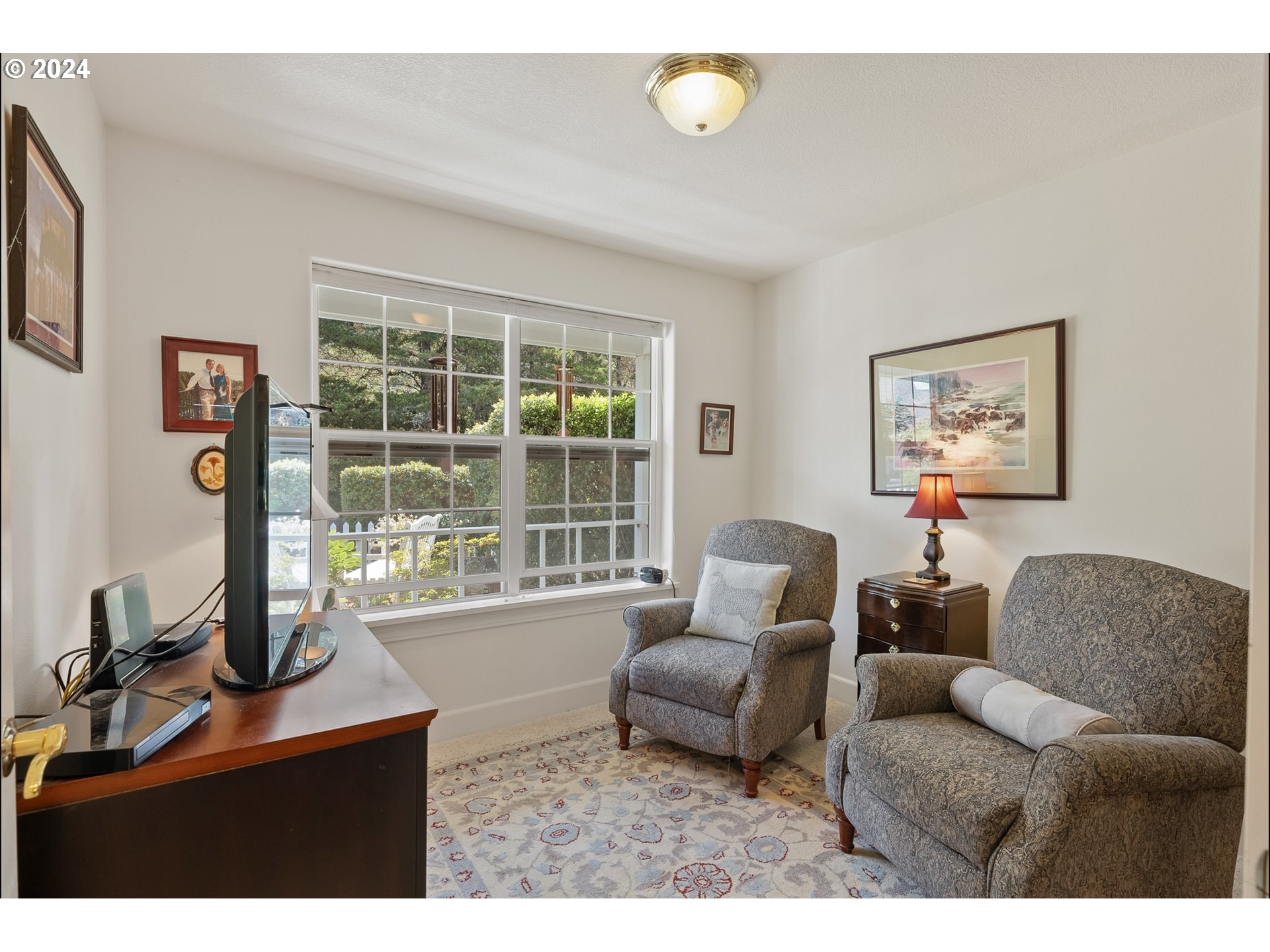 3 Waterford Downs Florence, OR 97439 - Photo 27 of 46 a living room with furniture and a flat screen tv