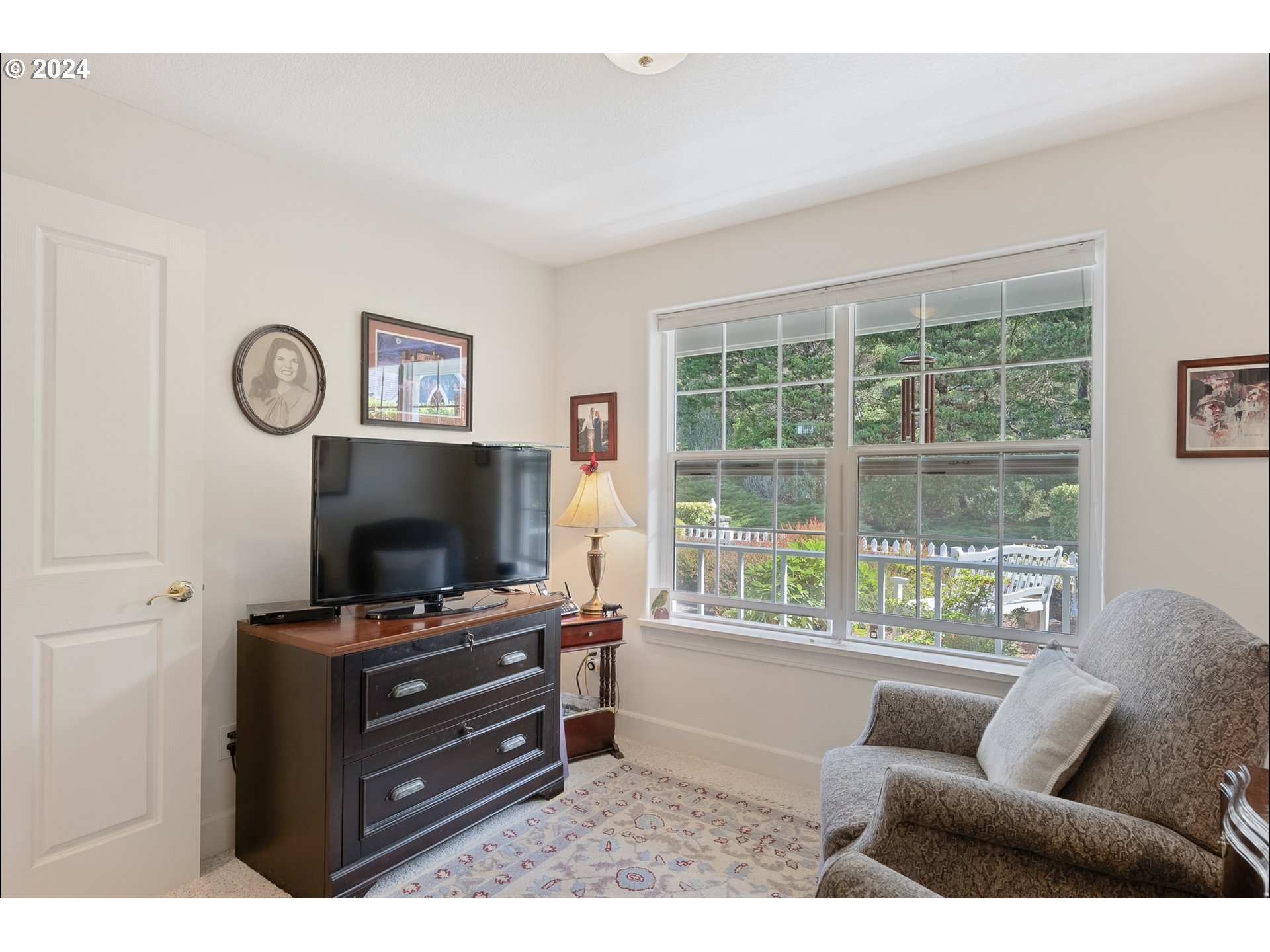 3 Waterford Downs Florence, OR 97439 - Photo 28 of 46 a living room with furniture and a flat screen tv