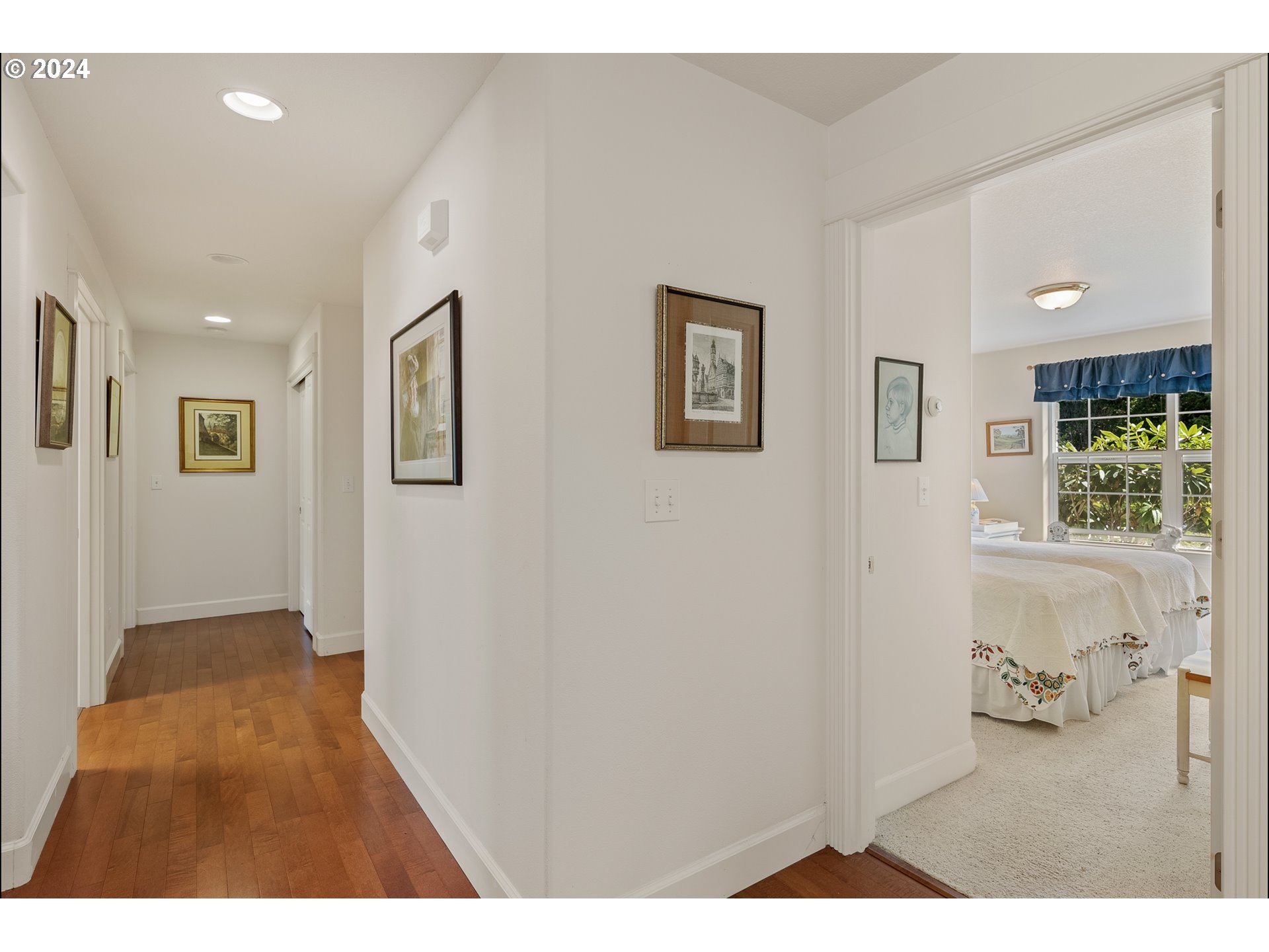 3 Waterford Downs Florence, OR 97439 - Photo 30 of 46 a bathroom with a sink and a mirror