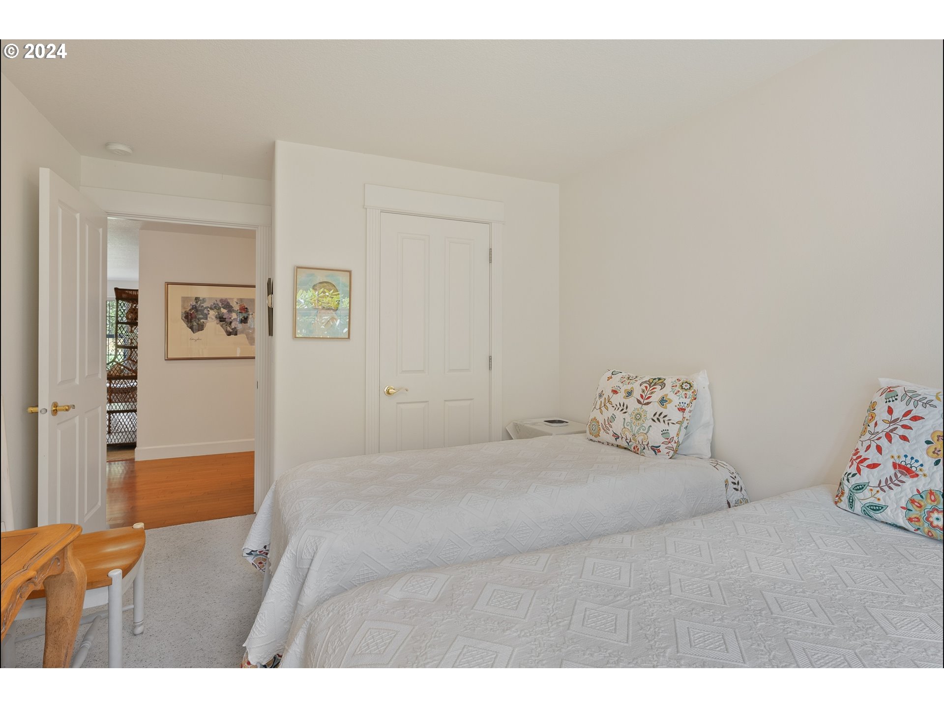 3 Waterford Downs Florence, OR 97439 - Photo 32 of 46 a bedroom with a bed and a cabinets