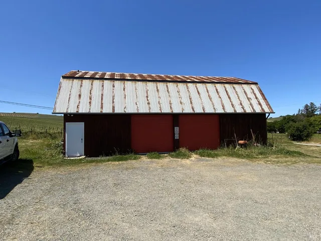 a view of a house with backyard and trees