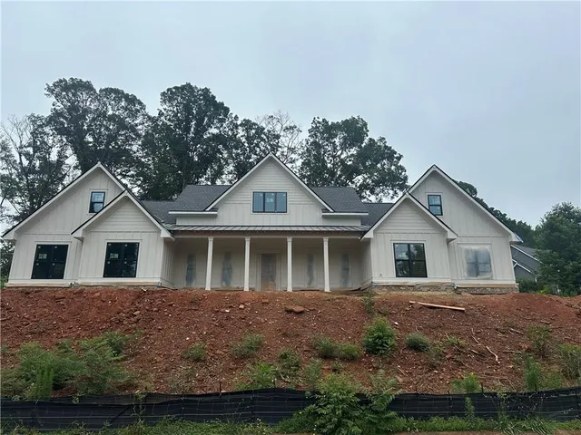 a view of house with a yard