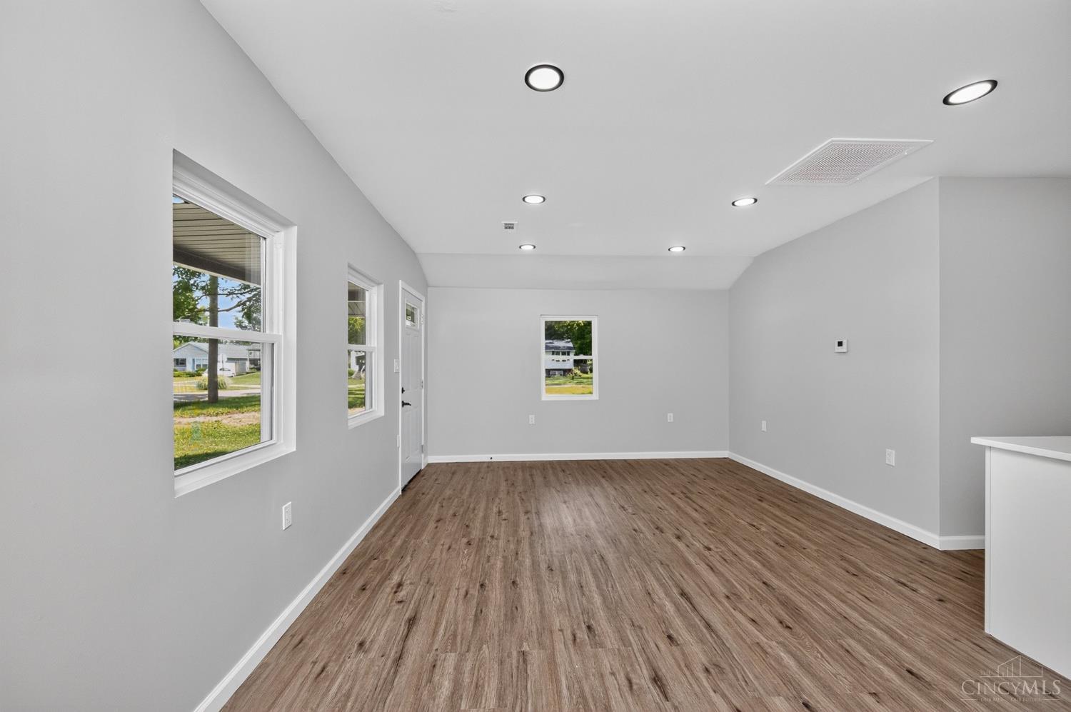 8812 Pine Road Cincinnati, OH 45242 - Photo 7 of 61