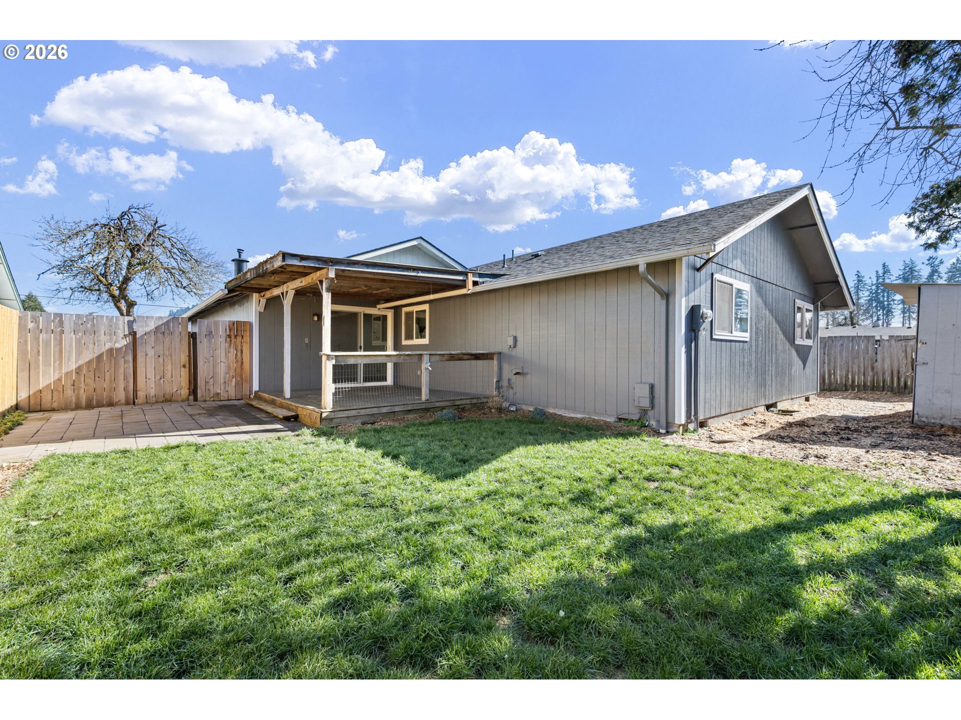 422 South 49th Place Springfield, OR 97478 - Photo 25 of 32 a view of a house with backyard and garden