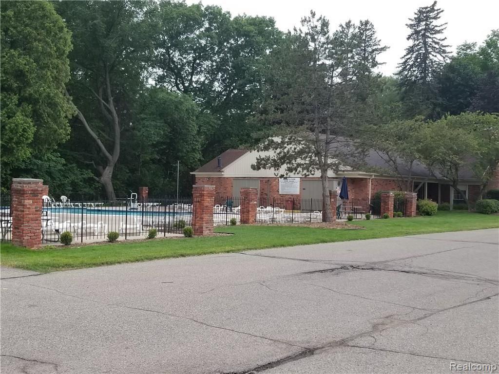 1272 Windmill Court Rochester Hills, MI 48306 - Photo 15 of 19