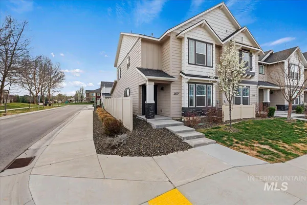 $354,990 | 2517 East Goldstone Street, Meridian, ID 83642