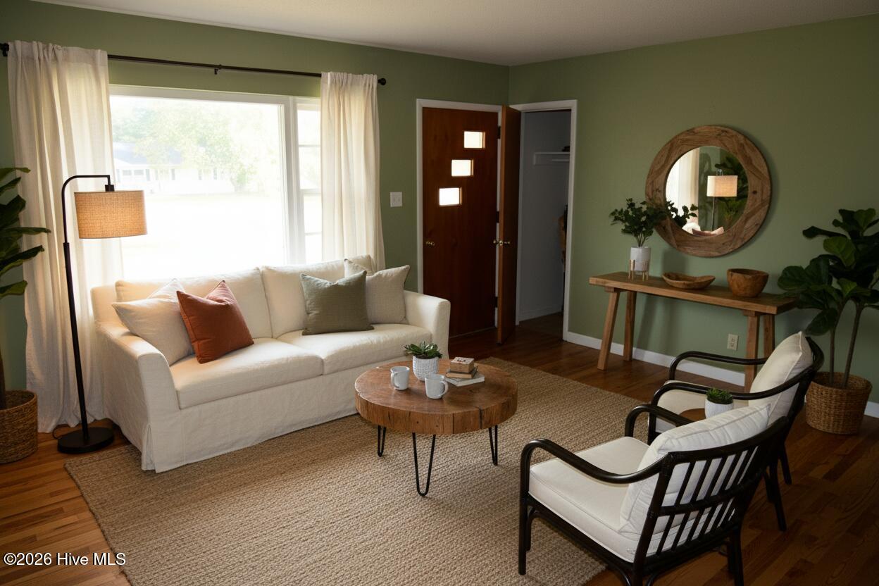 1692 Murray Circle Kinston, NC 28501 - Photo 4 of 23 Ai enhanced Living Room