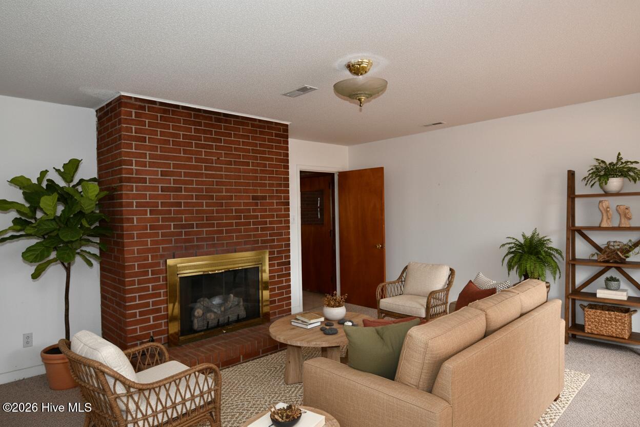 1692 Murray Circle Kinston, NC 28501 - Photo 6 of 23 Ai enhanced Living Room