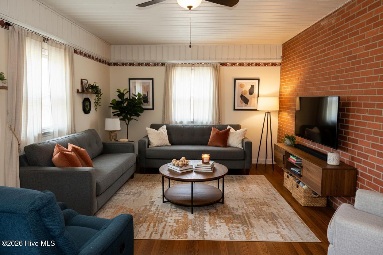 1692 Murray Circle Kinston, NC 28501 - Photo 8 of 23 Ai enhanced Family Room