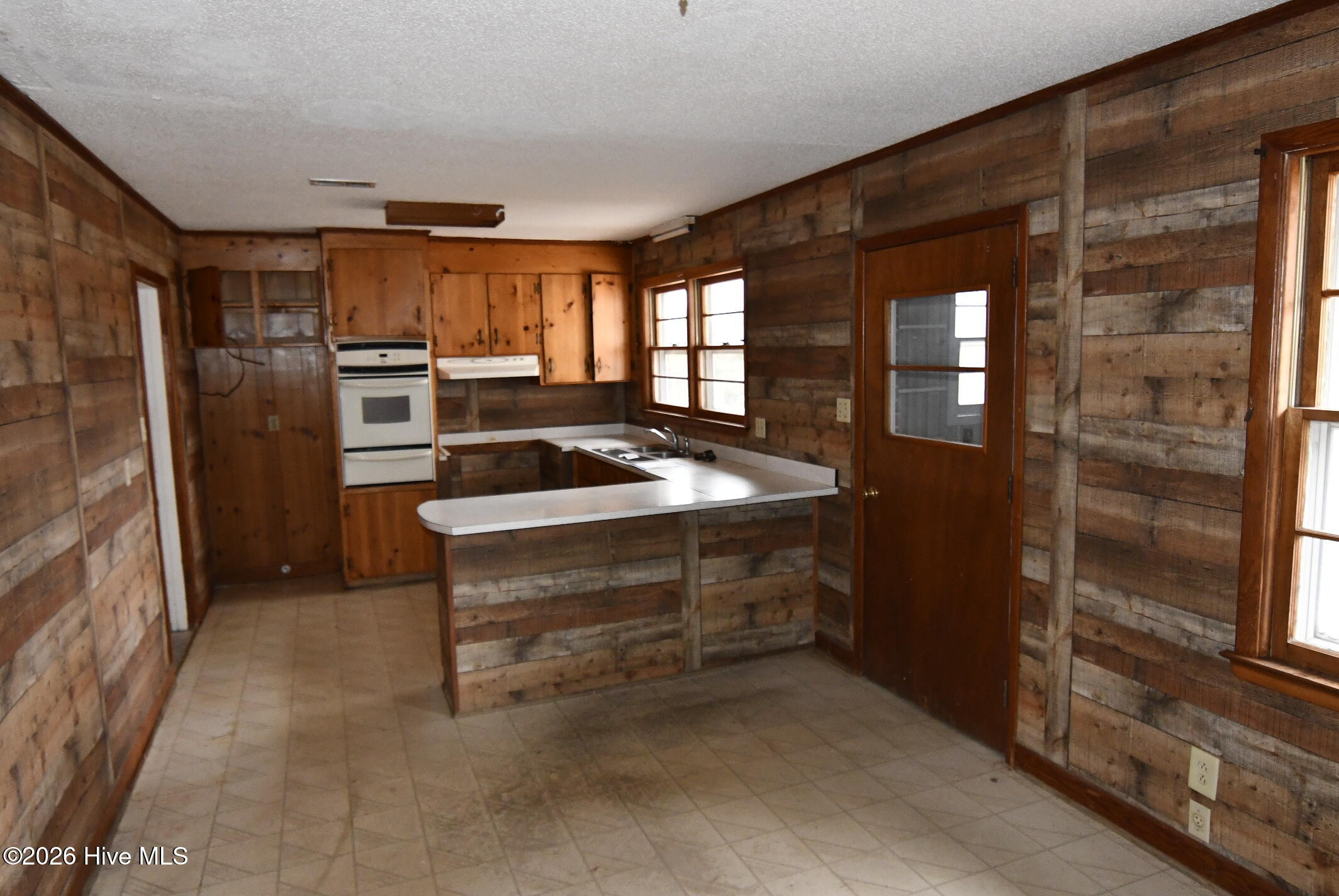 1692 Murray Circle Kinston, NC 28501 - Photo 10 of 23 Kitchen 2