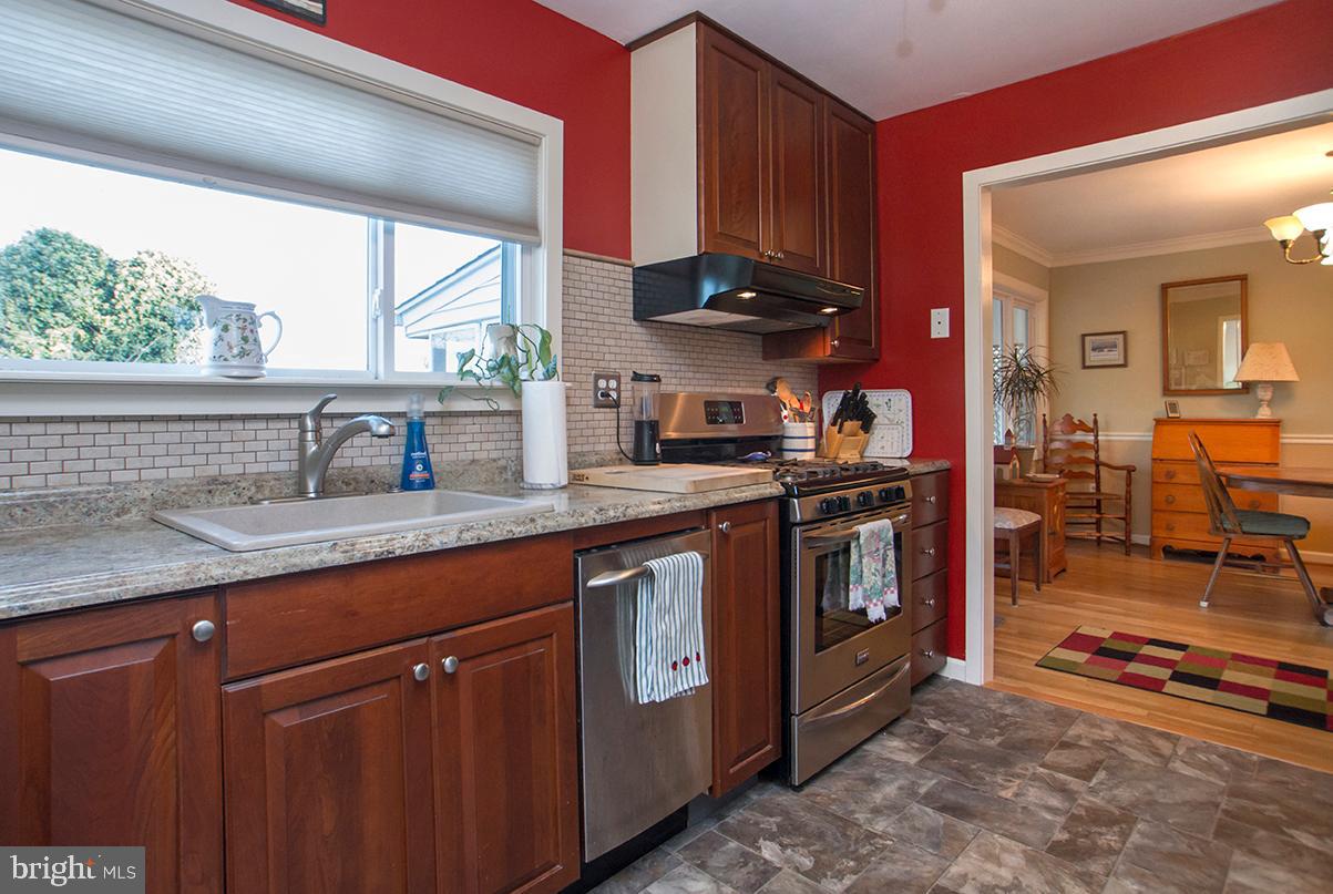 45 East Timonium Road Lutherville-Timonium, MD 21093 - Photo 14 of 47 Kitchen with stainless appliances