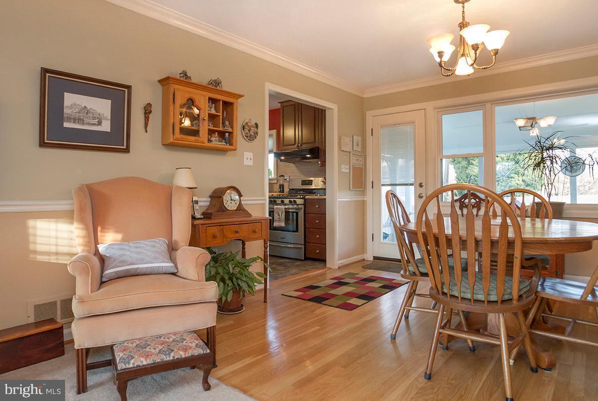 Dining Room w/hardwood floor