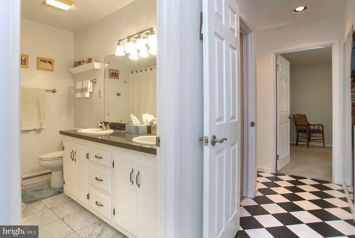 45 East Timonium Road Lutherville-Timonium, MD 21093 - Photo 8 of 47 Hall bath w/marble floor