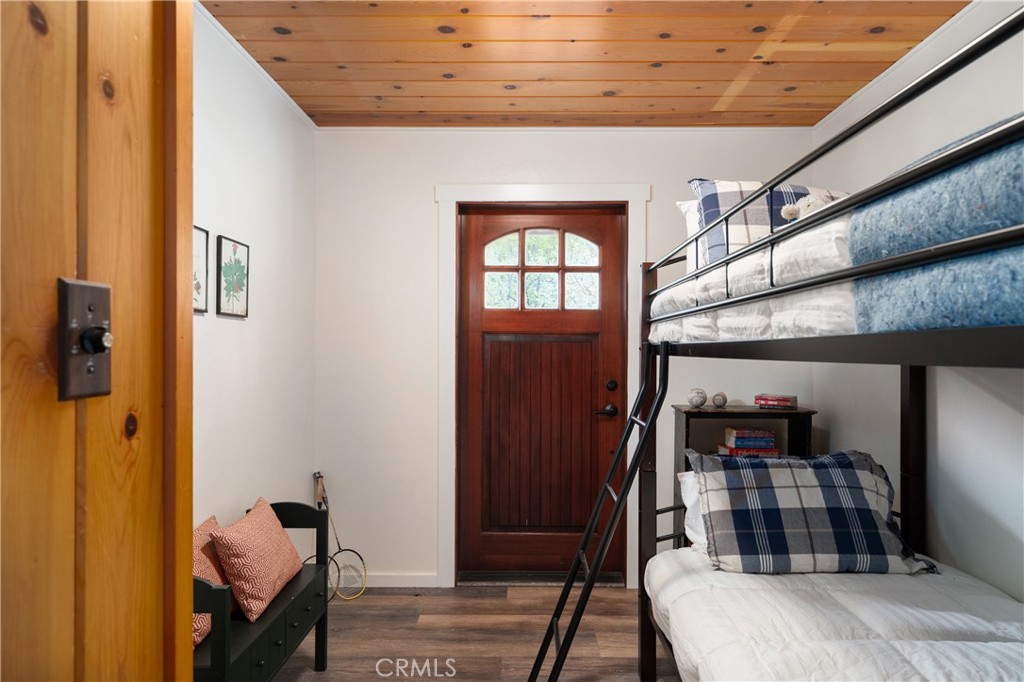 32190 Forward Mi Manton, CA 96059 - Photo 15 of 26 a hallway with furniture and a dresser