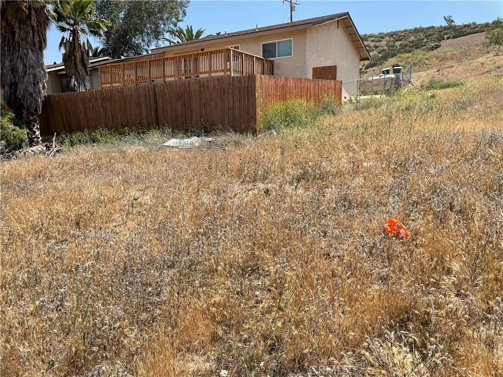 16 Riverside Drive Lake Elsinore, CA 92530 - Photo 23 of 34 a backyard of a house